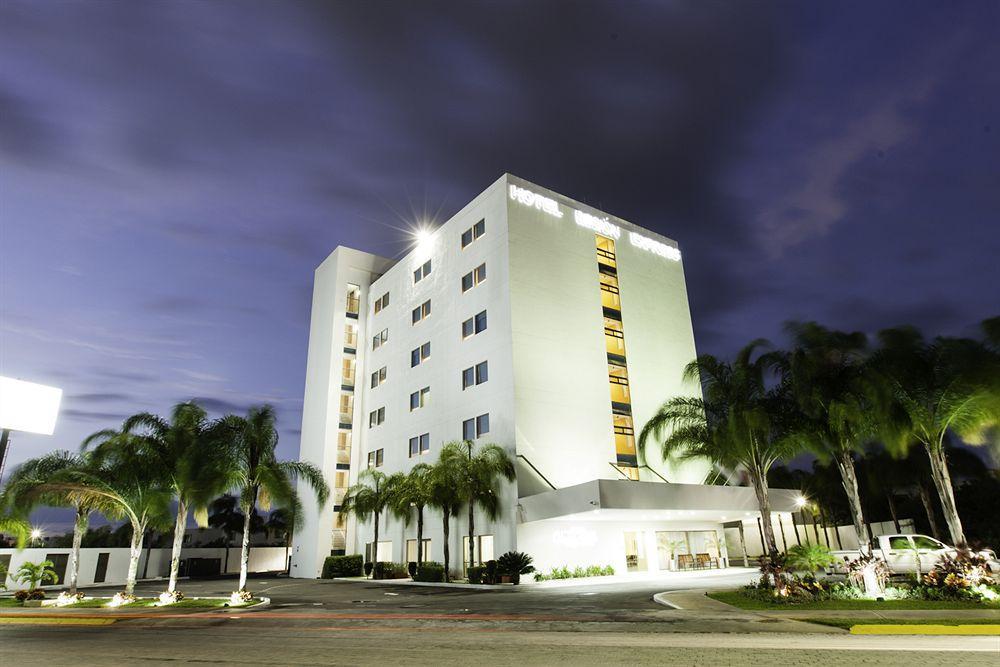 Mision Express Monterrey Aeropuerto La Fe Hotell Apodaca Exteriör bild